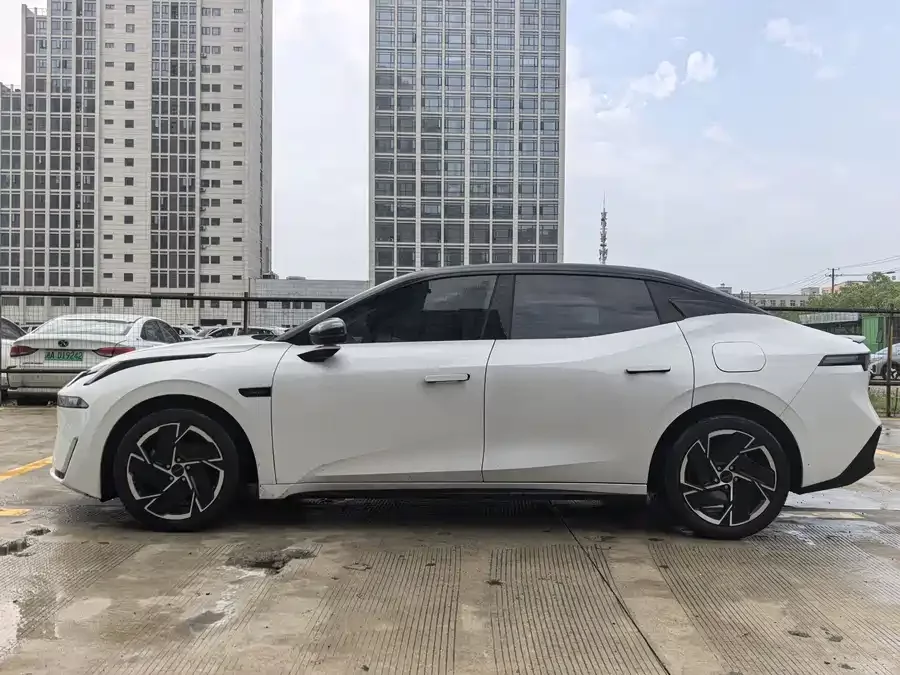 Lynk & Co 07 EM-P