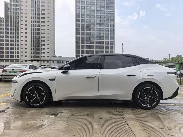 Lynk & Co 07 EM-P
