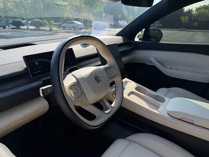 NIO ES6