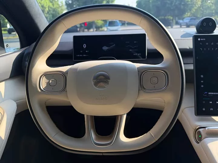 NIO ES6
