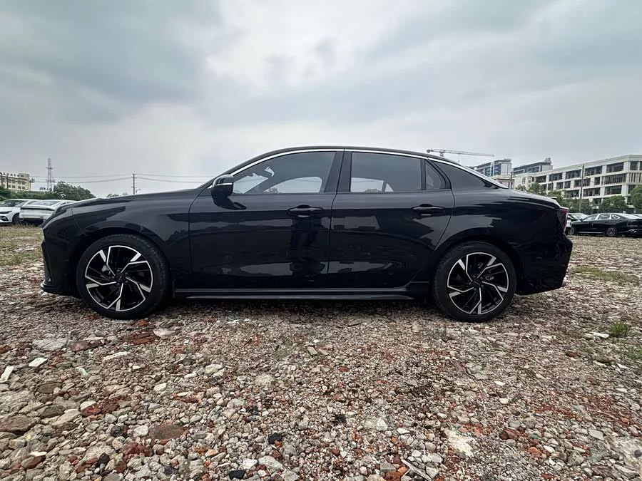 Lynk & Co 03
