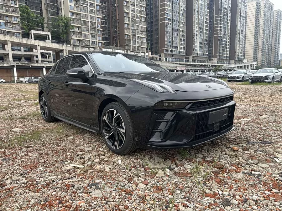 Lynk & Co 03