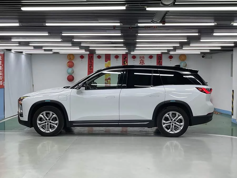 NIO ES8
