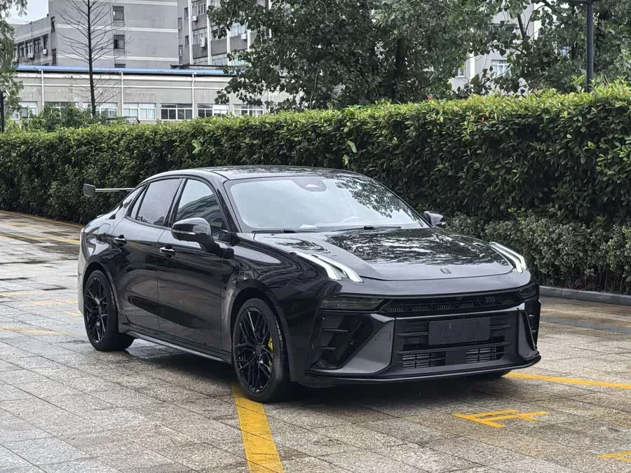 Lynk & Co 03