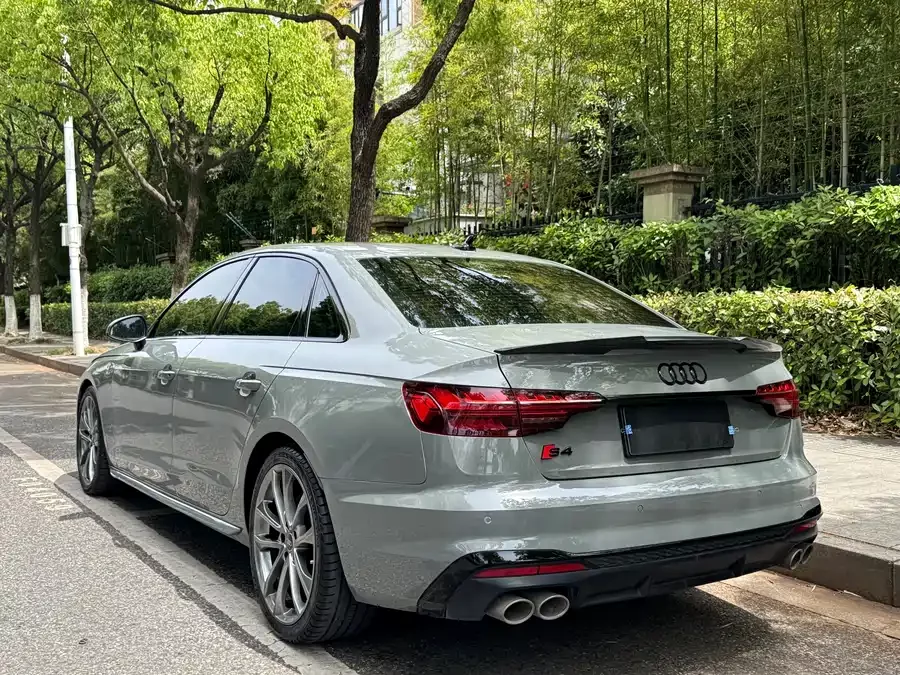Audi S4