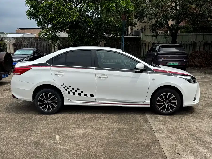 Toyota YARiS L Enjoy