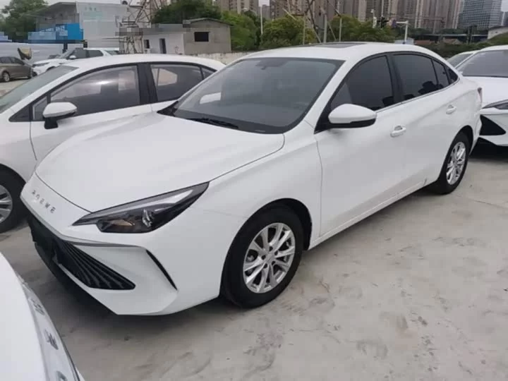 Roewe i5