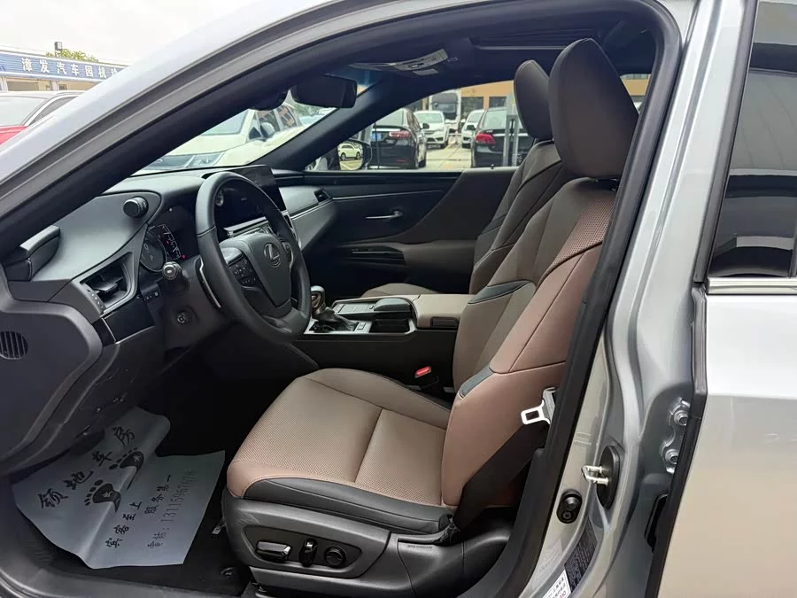 Lexus ES