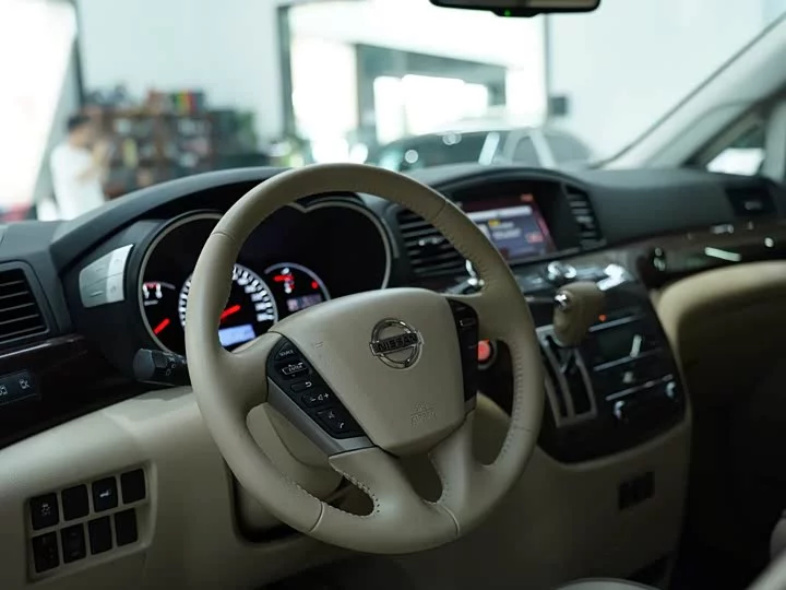 Nissan nobleman