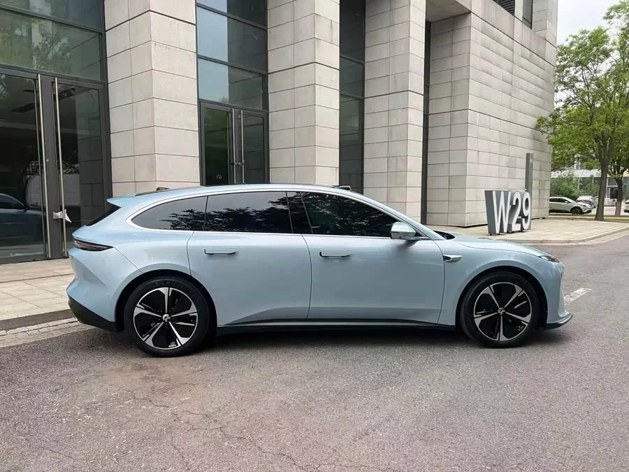 NIO ET5T