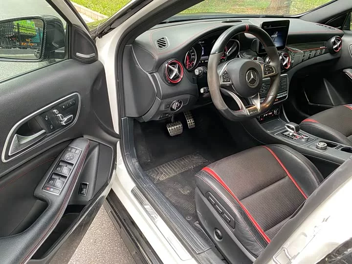 Mercedes-Benz GLA AMG