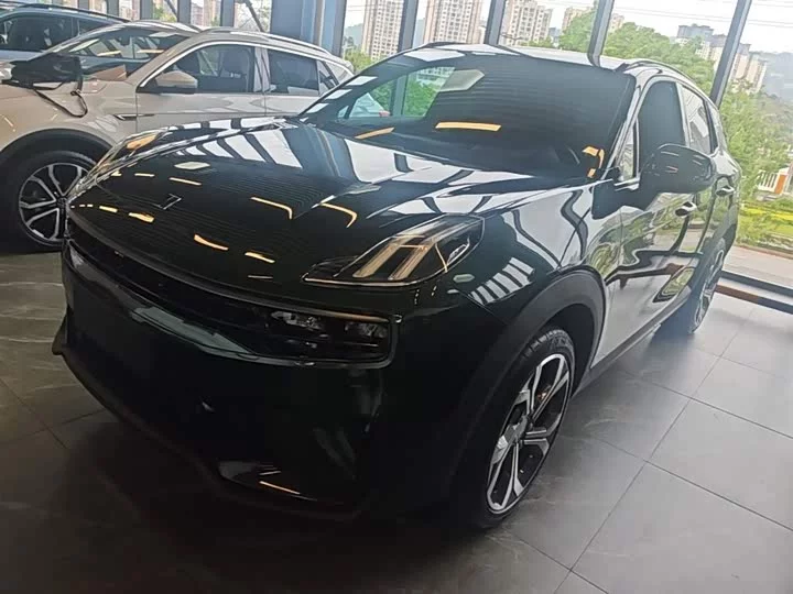 Lynk & Co 06