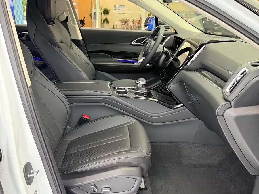 Hongqi HS3 PHEV