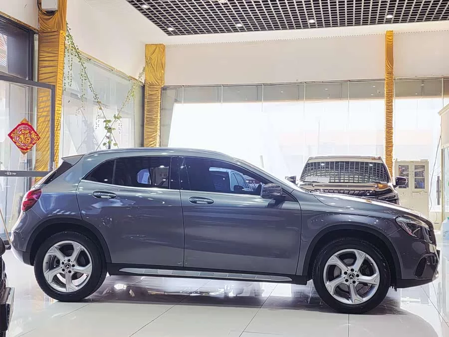 Mercedes Benz GLA