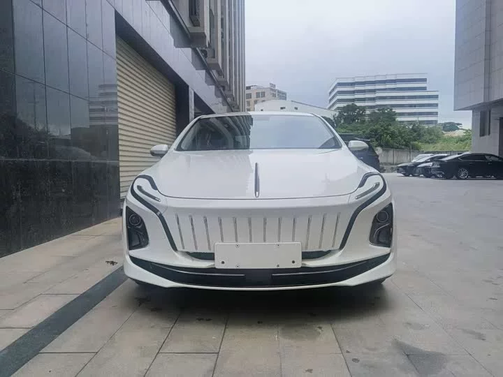 Hongqi E-QM5