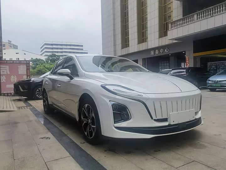 Hongqi E-QM5