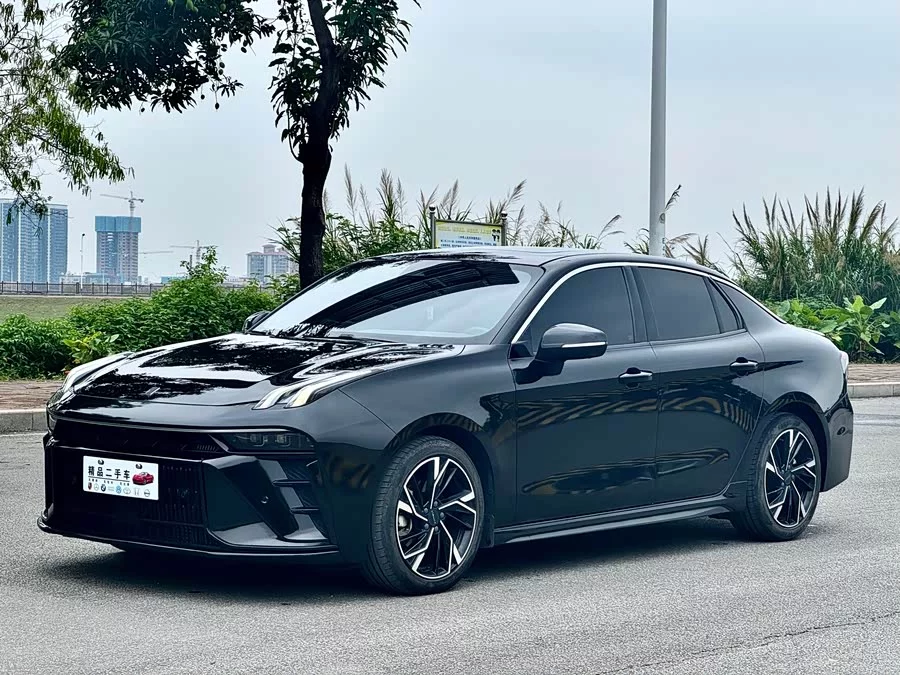 Lynk & Co 03