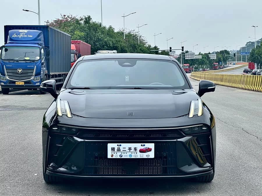 Lynk & Co 03