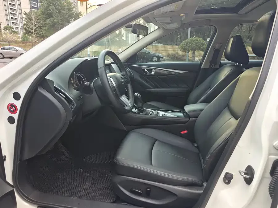 Infiniti Q50L