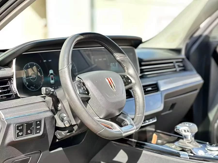 Hongqi HS5