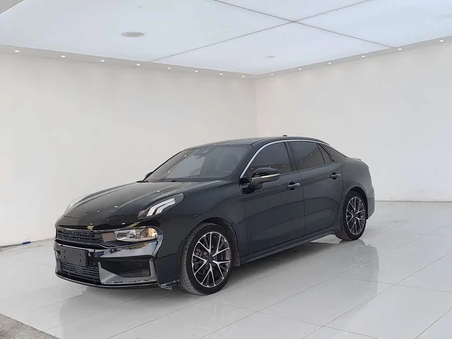 Lynk & Co 03