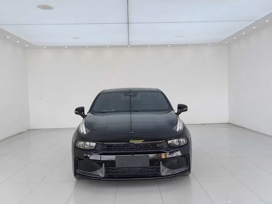 Lynk & Co 03