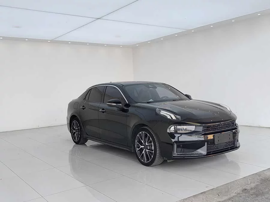 Lynk & Co 03