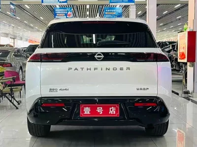 Nissan Explore the land