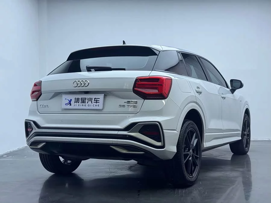 Audi Q2L