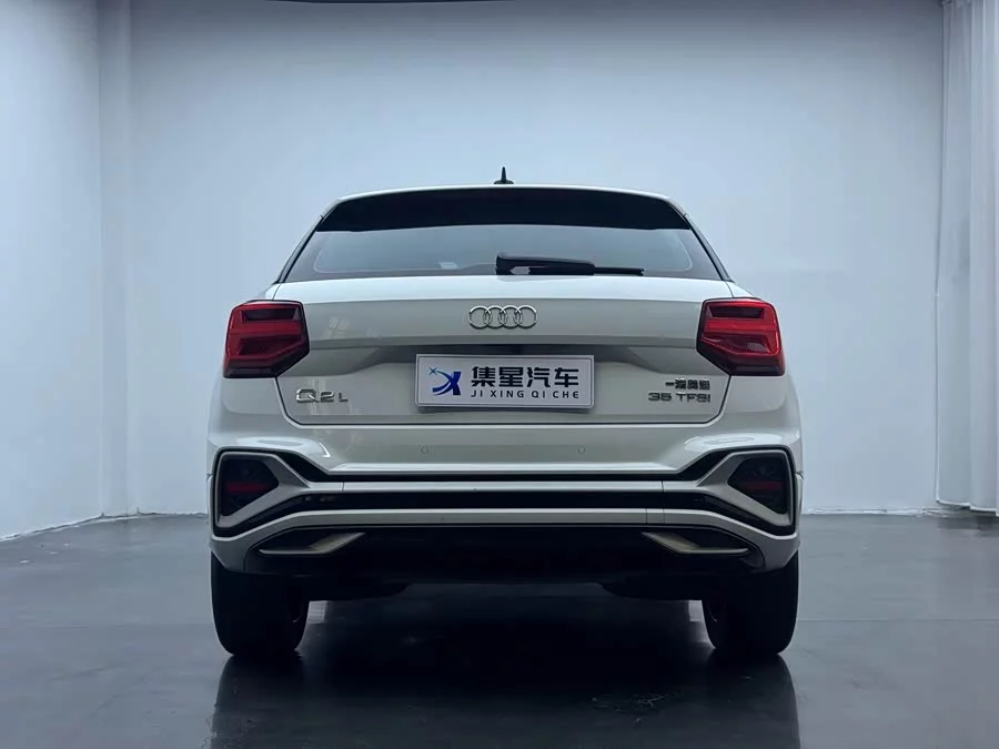Audi Q2L