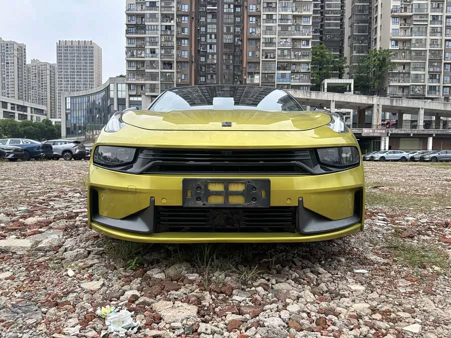 Lynk & Co 03