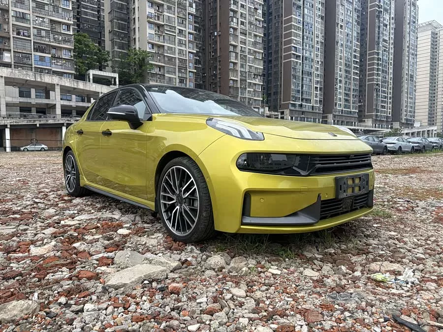 Lynk & Co 03