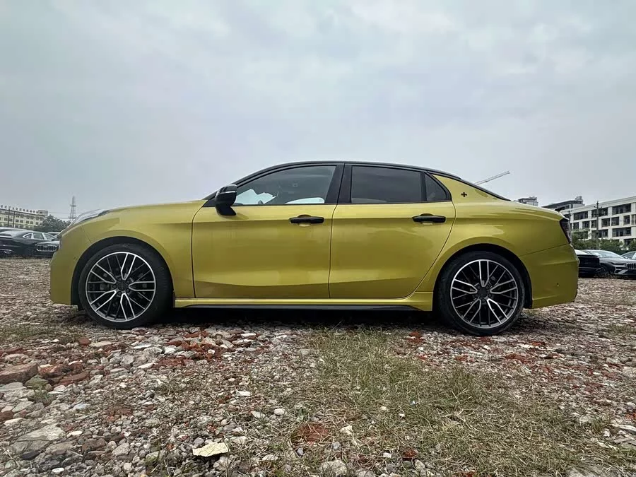 Lynk & Co 03