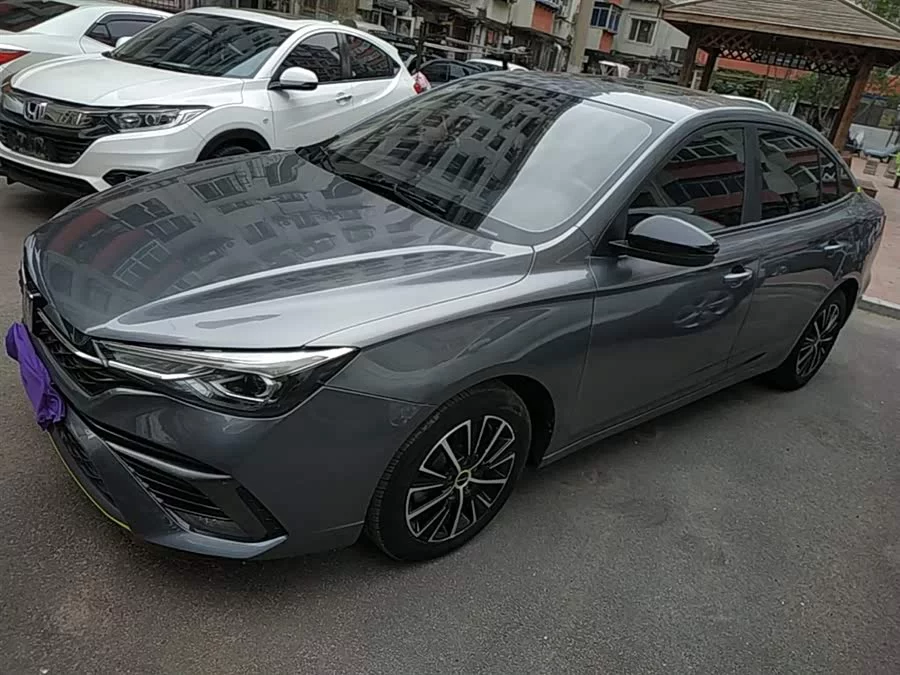Roewe i5