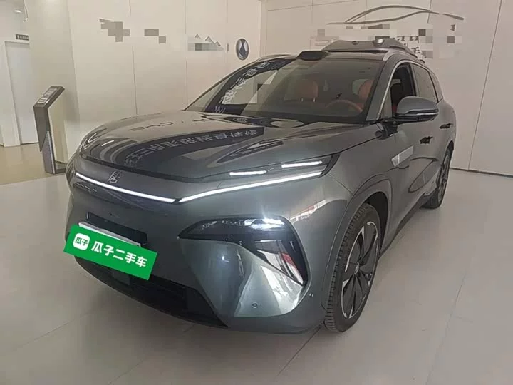 BYD Tang L