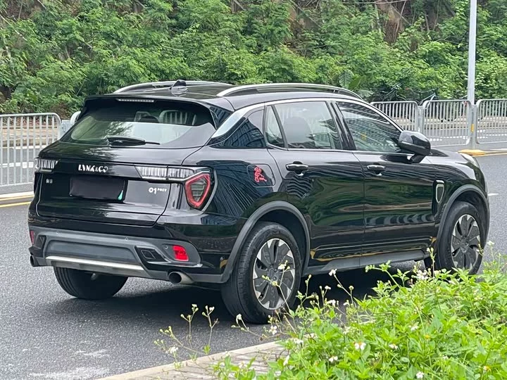 Lynk & Co 01 EM-P