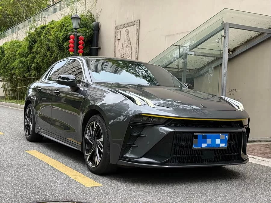 Lynk & Co 03