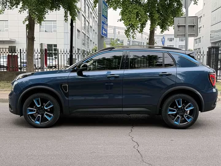 Lynk & Co 01