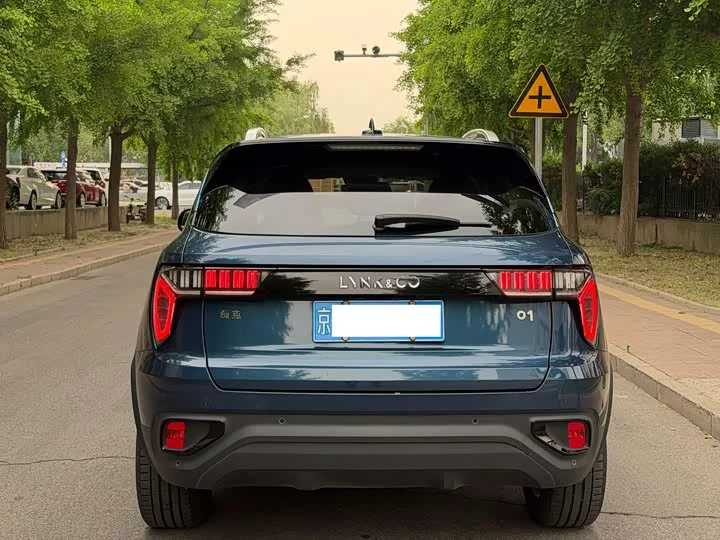 Lynk & Co 01