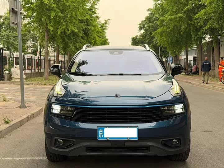 Lynk & Co 01
