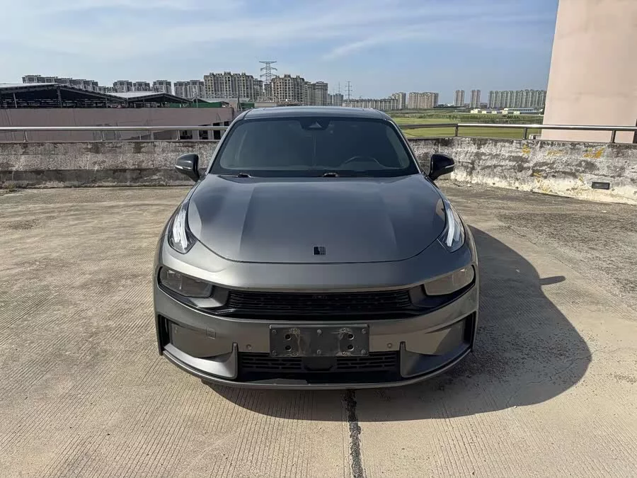 Lynk & Co 03