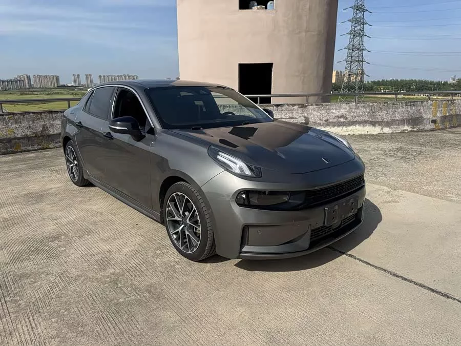 Lynk & Co 03