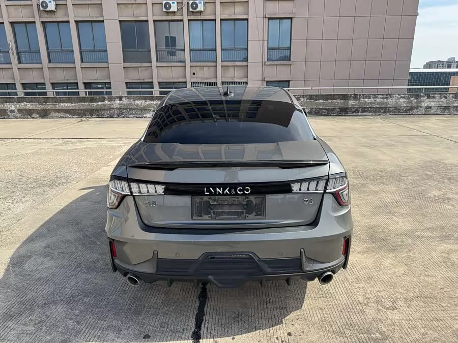 Lynk & Co 03