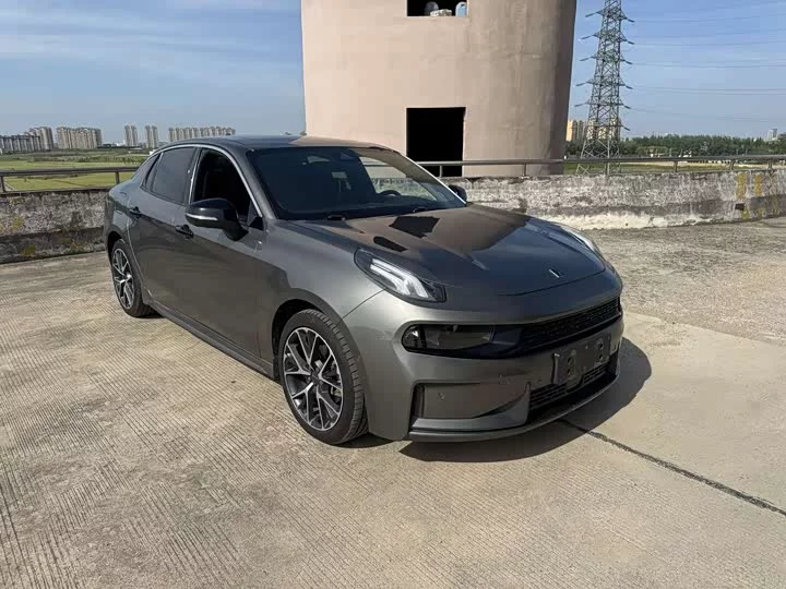 Lynk & Co 03