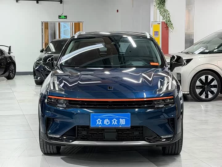 Lynk & Co 06
