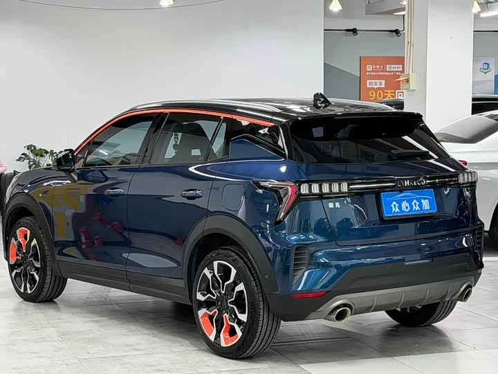 Lynk & Co 06