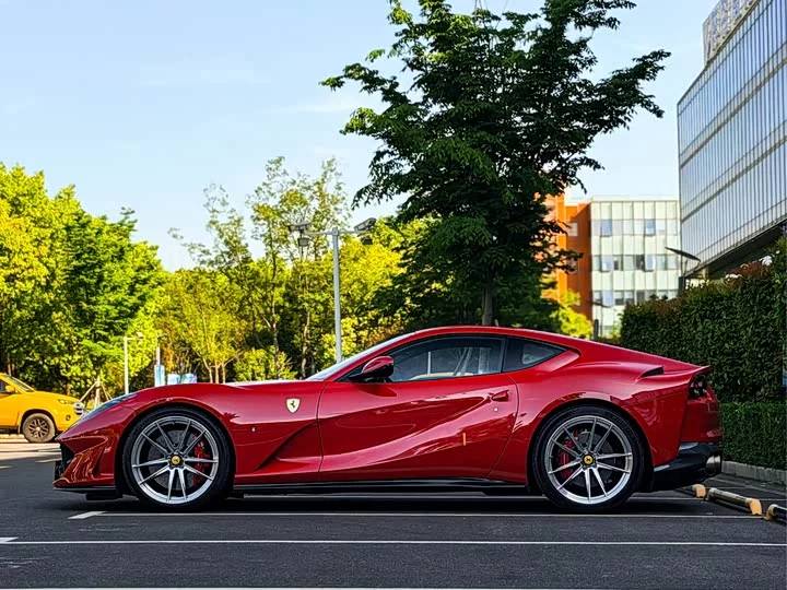 ferrari 812