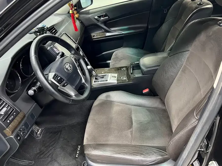 Toyota Reiz