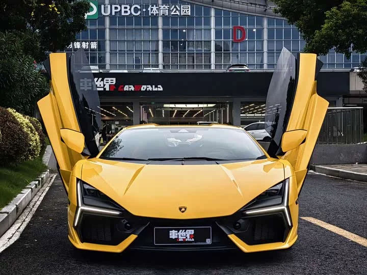 Lamborghini Revuelto