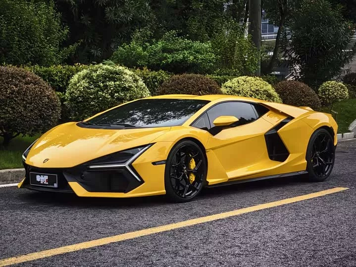 Lamborghini Revuelto